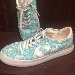 Converse leather tennis shoes